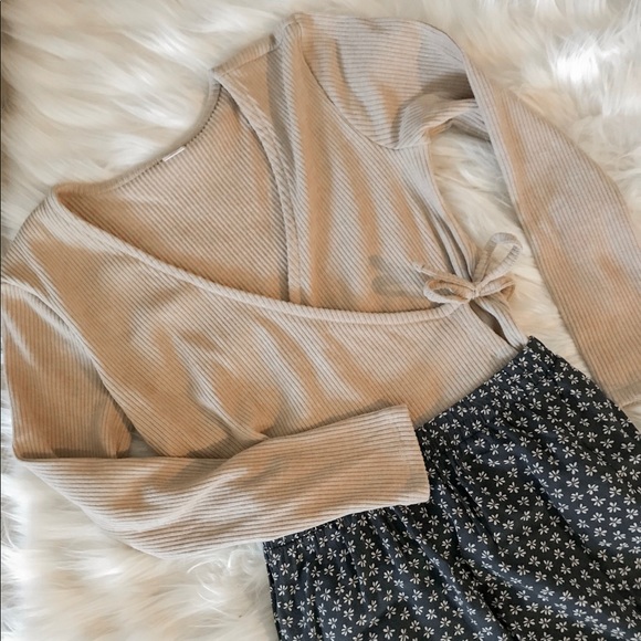 Top - Picture 2 of 3